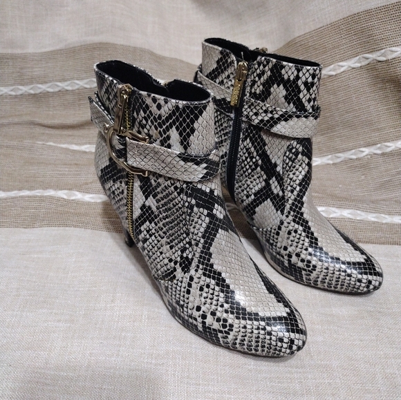 Guess Fryese Snake skin ankle booties - Picture 9 of 9